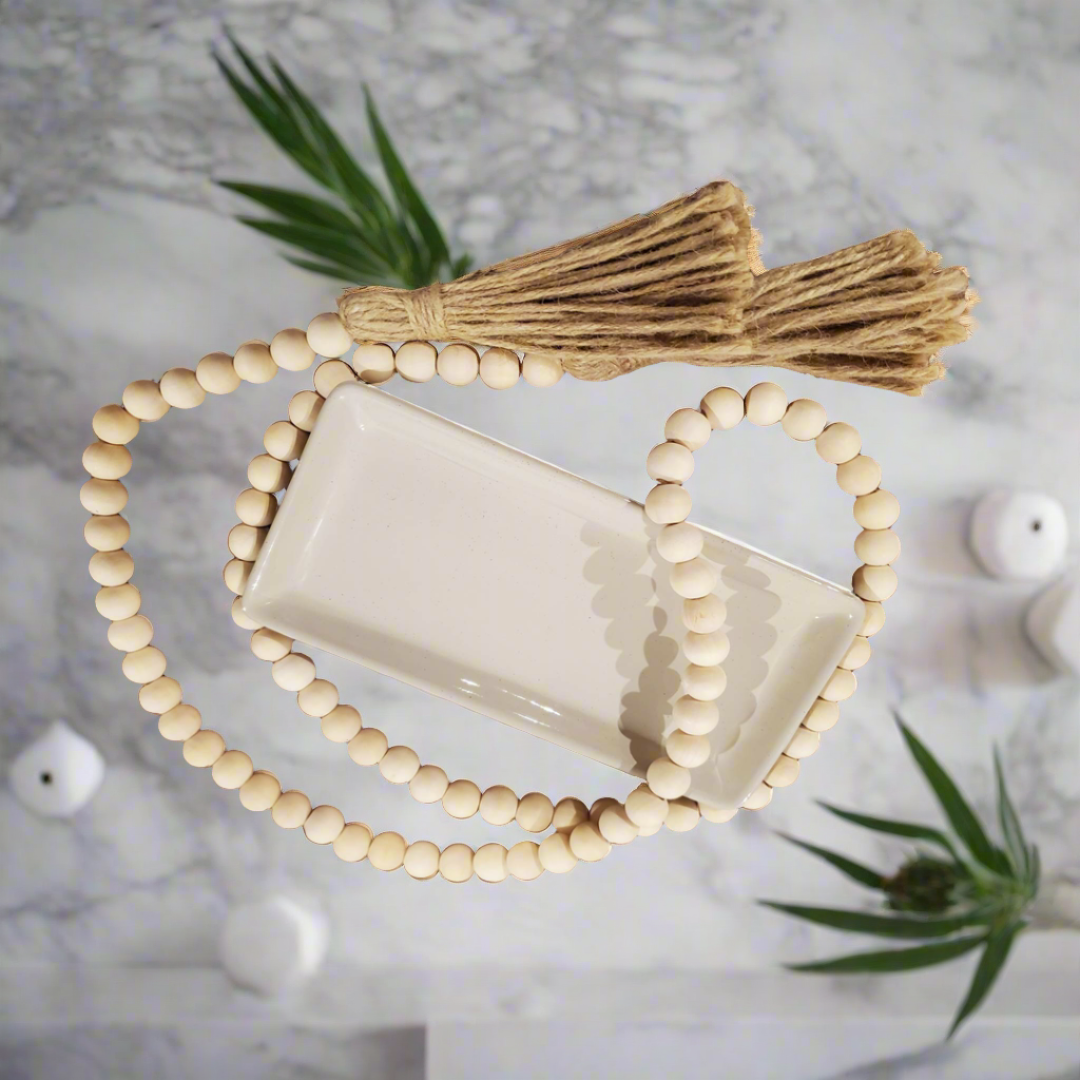 NaturalWoodenBeadGarland-CreamStonewareTrayDecor